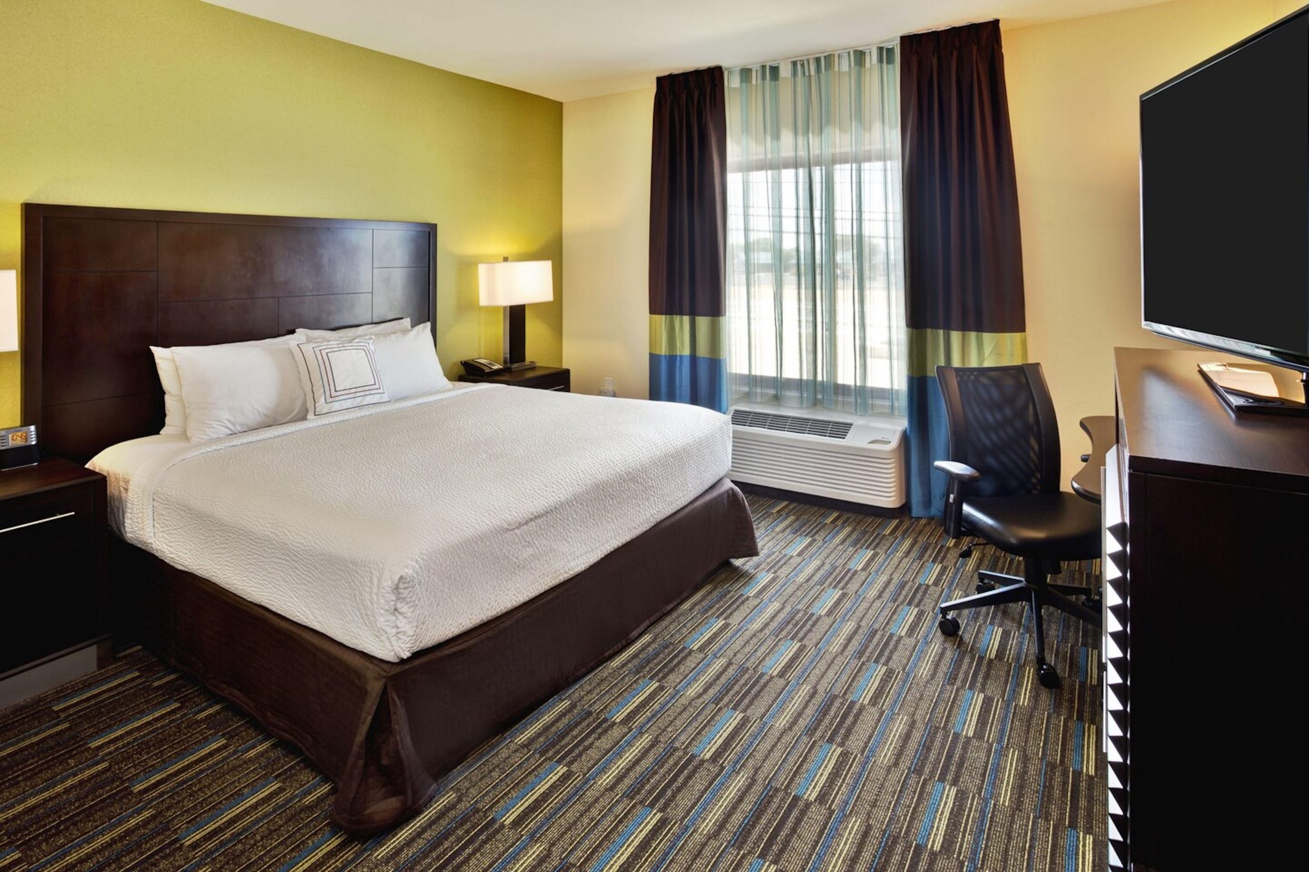Fairfield Inn _ Suites Austin NW_Research Blvd_Guest Room